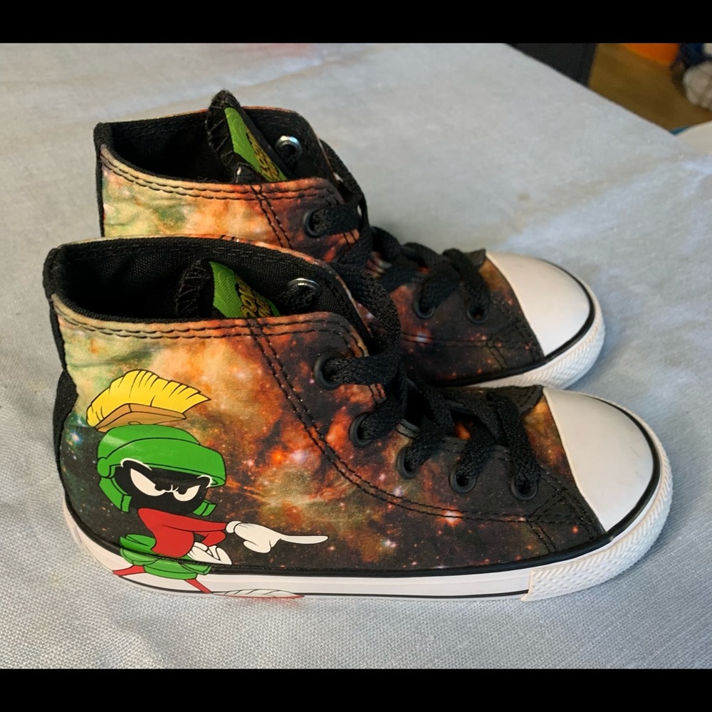Converse Looney Tunes New